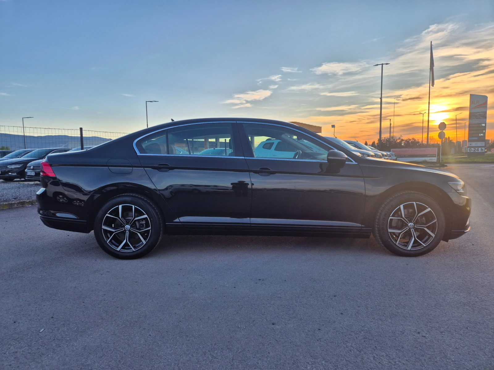 VW Passat НОВ-2.0-А/Т-150кс, снимка 6 - Автомобили и джипове - 54114588