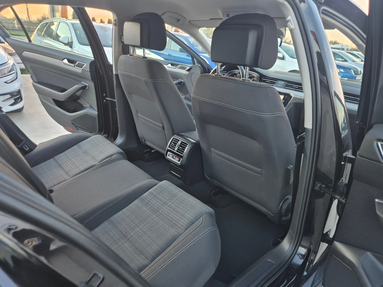 VW Passat НОВ-2.0-А/Т-150кс, снимка 10 - Автомобили и джипове - 54114588