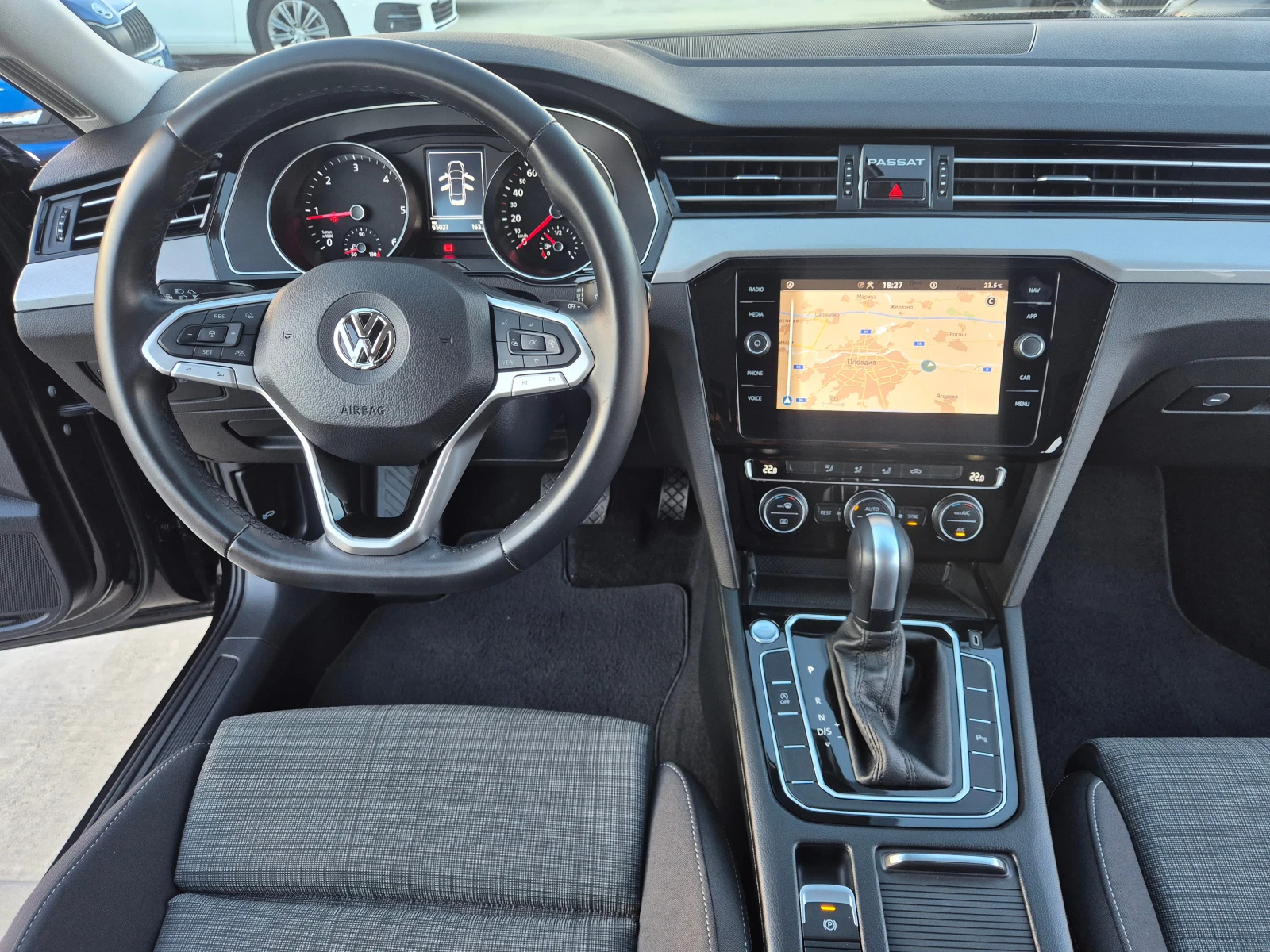 VW Passat НОВ-2.0-А/Т-150кс, снимка 14 - Автомобили и джипове - 54114588