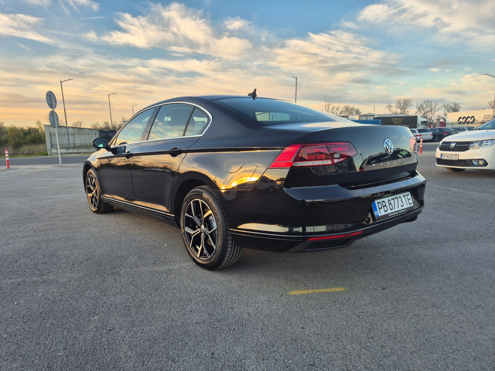 VW Passat НОВ-2.0-А/Т-150кс, снимка 3 - Автомобили и джипове - 54114588