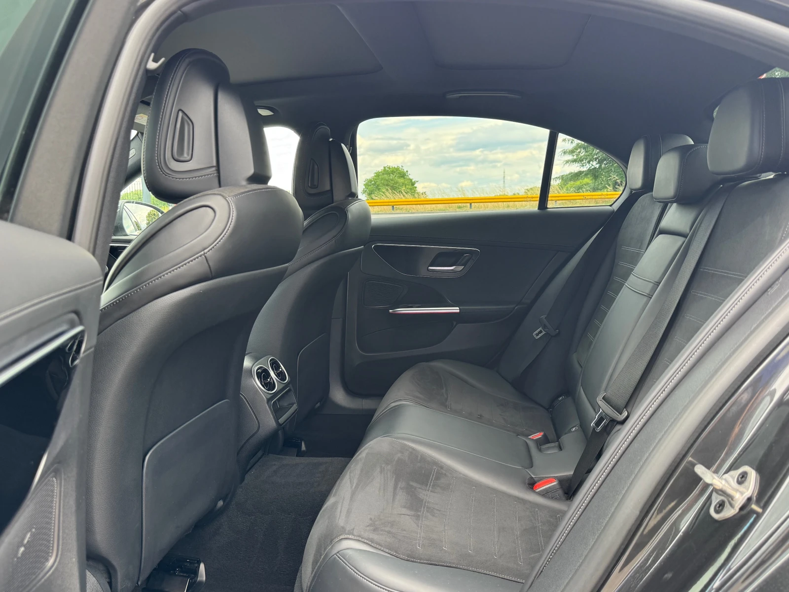 Mercedes-Benz C 220 AMG line панорама DIGITAL LIGHT, снимка 13 - Автомобили и джипове - 54544256