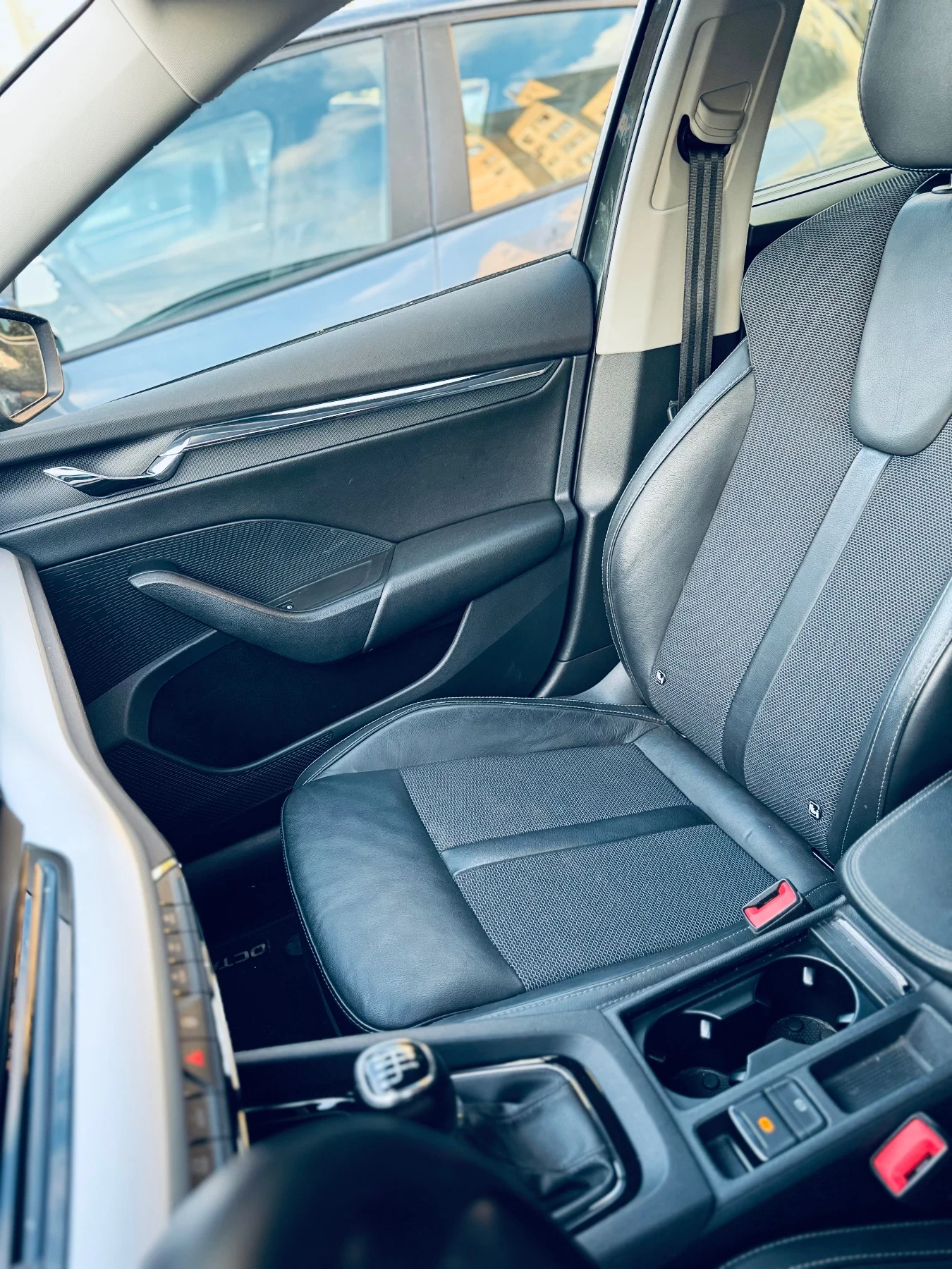 Skoda Octavia 1.5 TSI, снимка 8 - Автомобили и джипове - 55151464