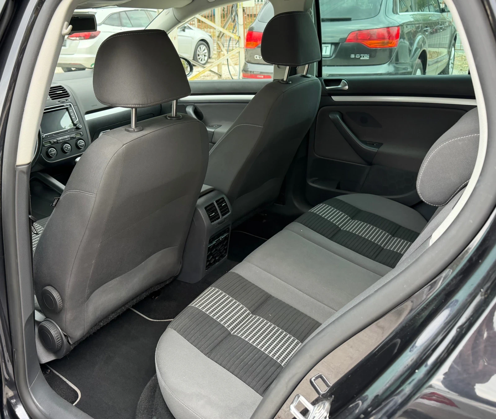 VW Golf V/1.6i/102ps, снимка 7 - Автомобили и джипове - 56271892