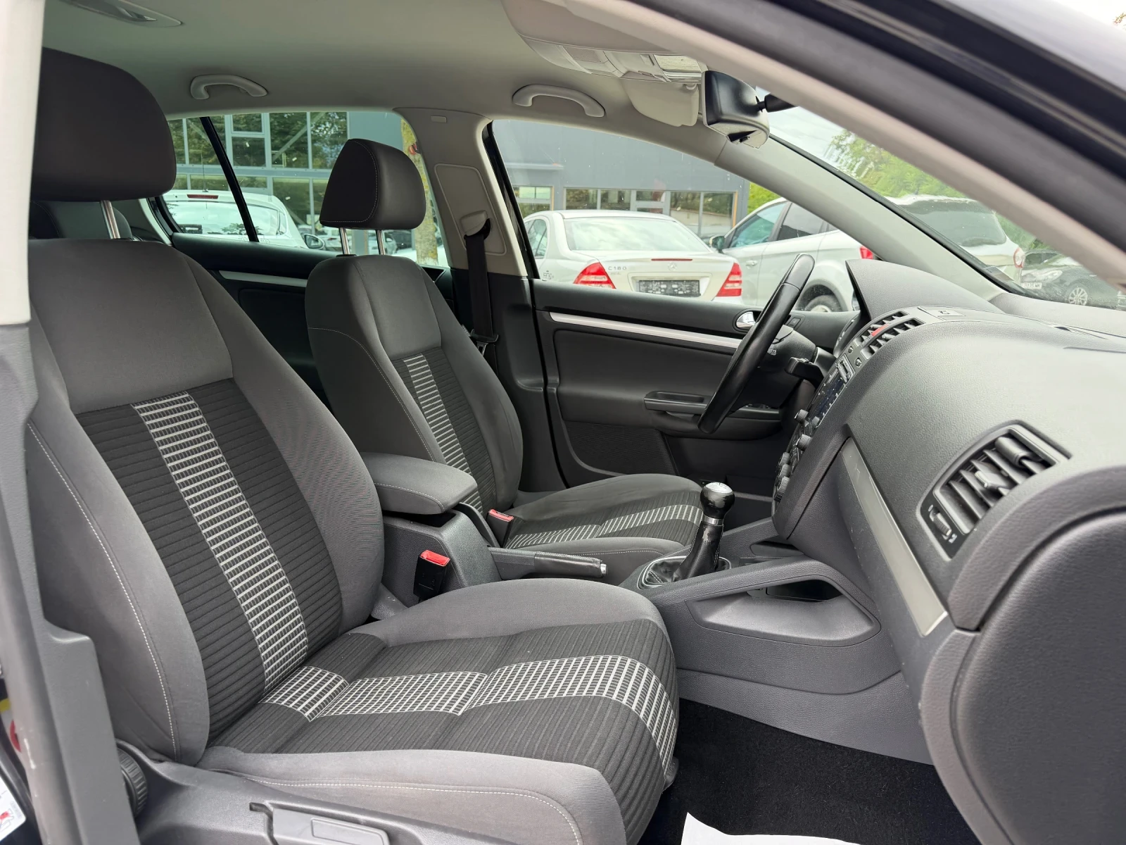 VW Golf V/1.6i/102ps, снимка 14 - Автомобили и джипове - 56271892