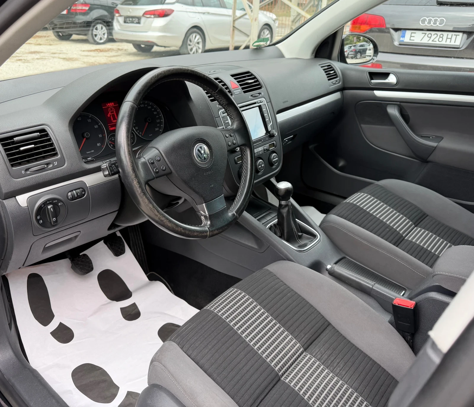 VW Golf V/1.6i/102ps, снимка 12 - Автомобили и джипове - 56271892