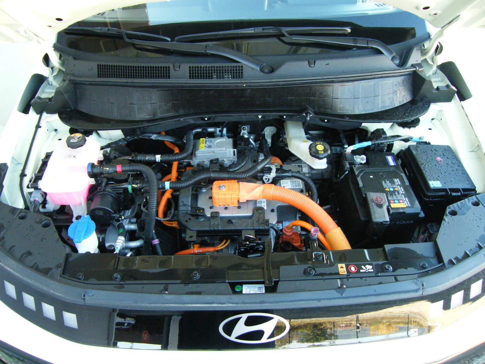 Hyundai Inster, снимка 16 - Автомобили и джипове - 56707011
