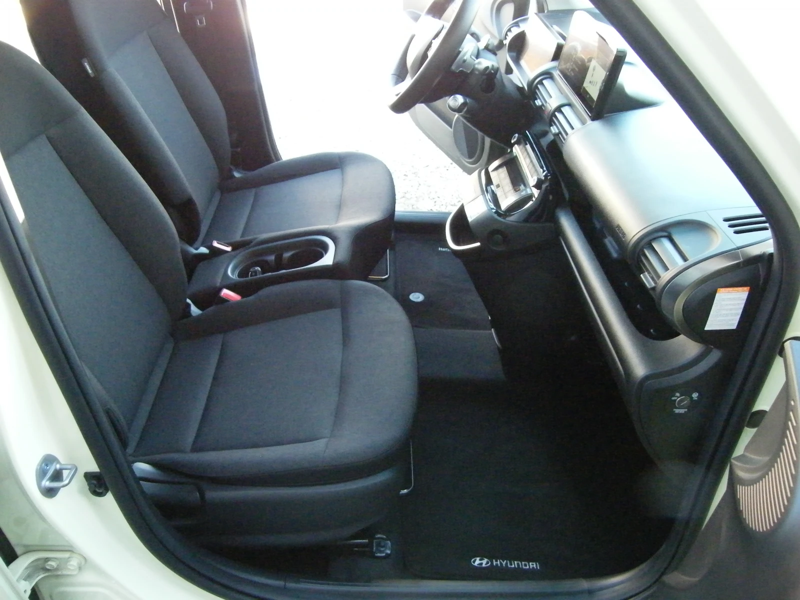 Hyundai Inster, снимка 13 - Автомобили и джипове - 56707011