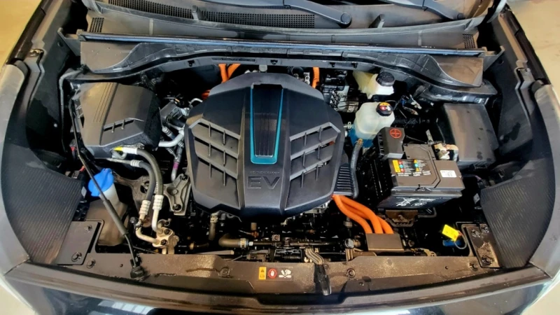 Kia Niro SX Touring, снимка 14 - Автомобили и джипове - 52563957