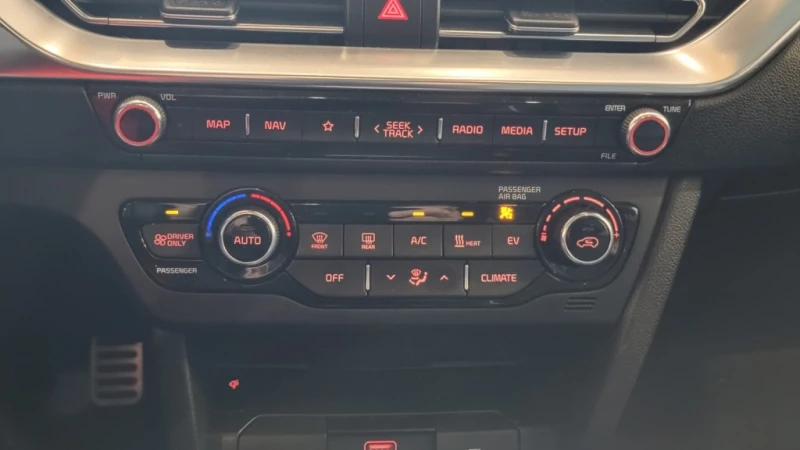 Kia Niro SX Touring, снимка 11 - Автомобили и джипове - 52563957