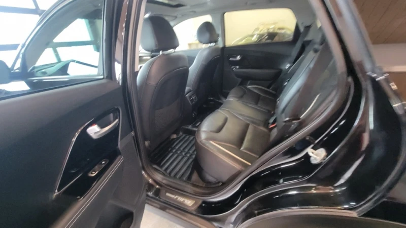 Kia Niro SX Touring, снимка 13 - Автомобили и джипове - 52563957