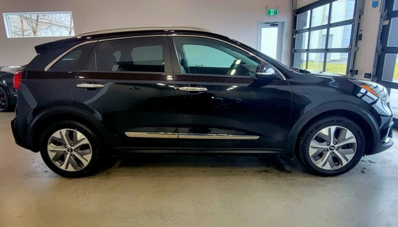 Kia Niro SX Touring, снимка 4 - Автомобили и джипове - 52563957