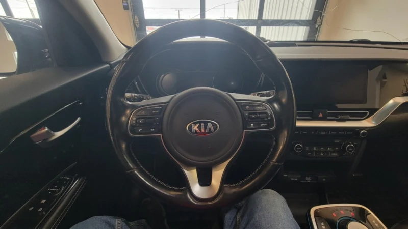 Kia Niro SX Touring, снимка 8 - Автомобили и джипове - 52563957