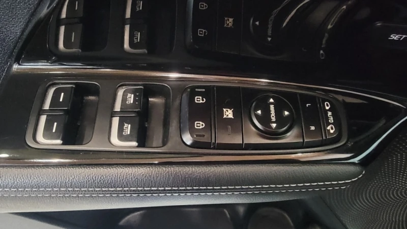 Kia Niro SX Touring, снимка 17 - Автомобили и джипове - 52563957