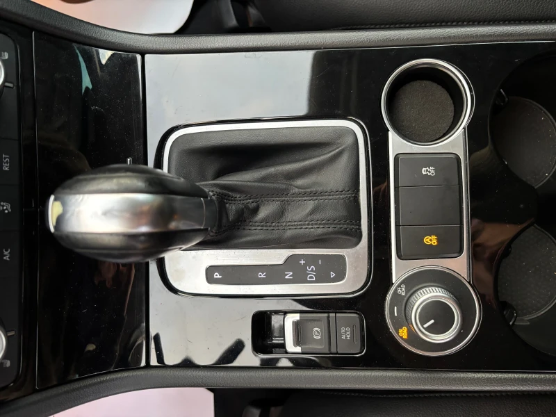VW Touareg 3.0 TDI V6 4Motion, снимка 14 - Автомобили и джипове - 52567468