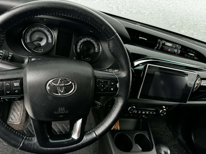 Toyota Hilux, снимка 6 - Автомобили и джипове - 53051620
