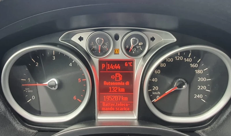 Ford Kuga 2.0TDCI Titanium 4WD Автоматик, снимка 17 - Автомобили и джипове - 53441575