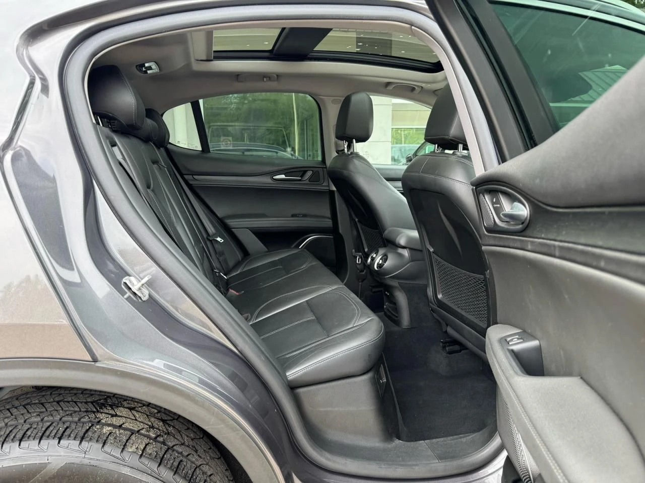 Alfa Romeo Stelvio  - изображение 6