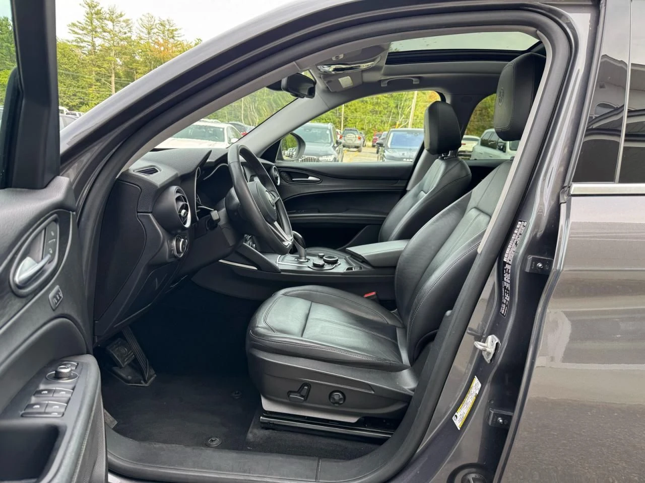 Alfa Romeo Stelvio  - изображение 8