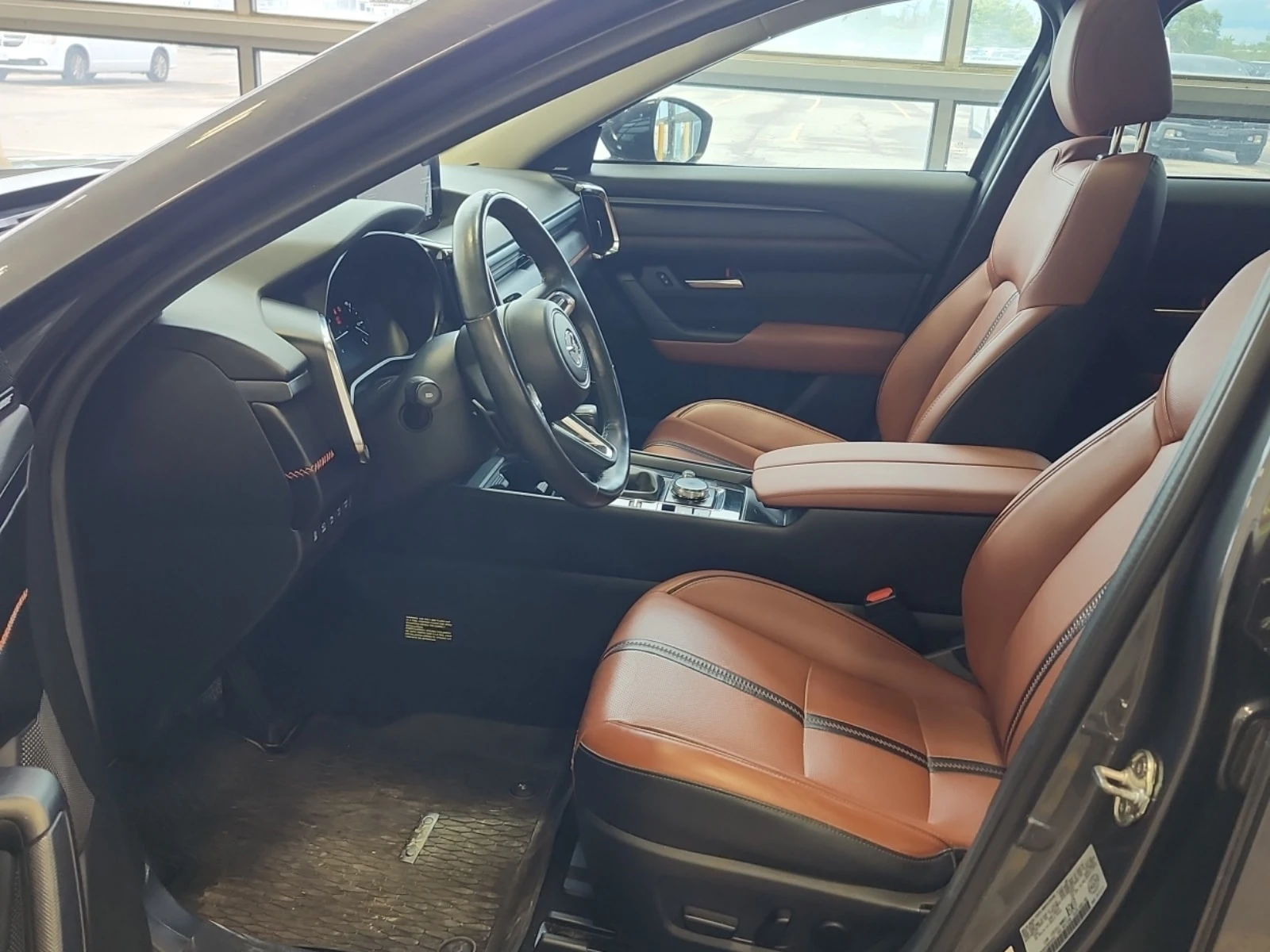 Mazda CX-50  GT W/TURBO / CARFAX / HUD / DIS / 360 / PANO, снимка 11 - Автомобили и джипове - 55825169