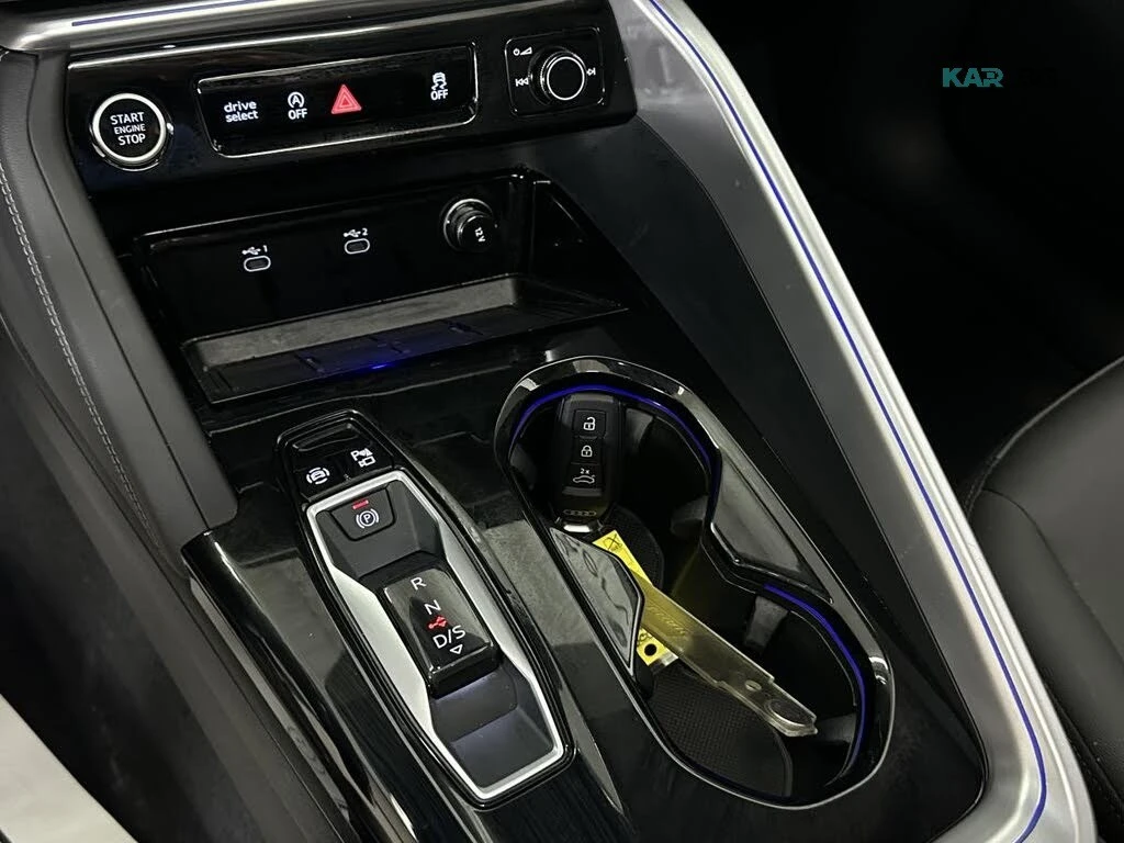 Audi Q5 40TFSI* QUATTRO* PREMIUM* ПОДГРЕВ* ПАНО* КАМЕРА* К, снимка 17 - Автомобили и джипове - 55901317