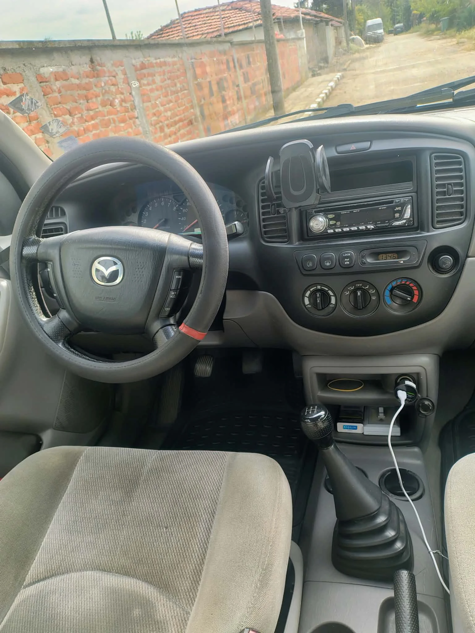 Mazda Tribute, снимка 4 - Автомобили и джипове - 56524168