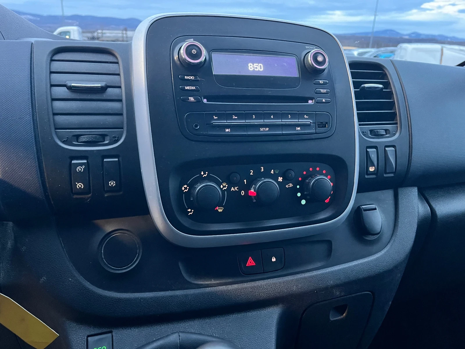 Opel Vivaro 1.6CDTI - изображение 10