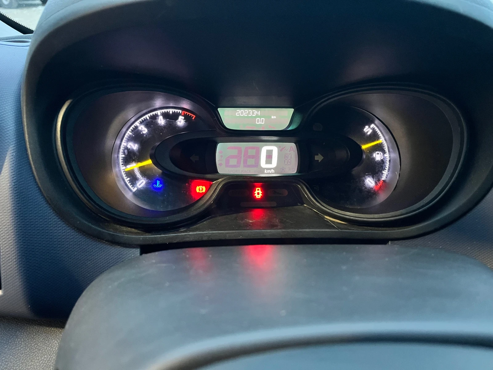 Opel Vivaro 1.6CDTI - изображение 9