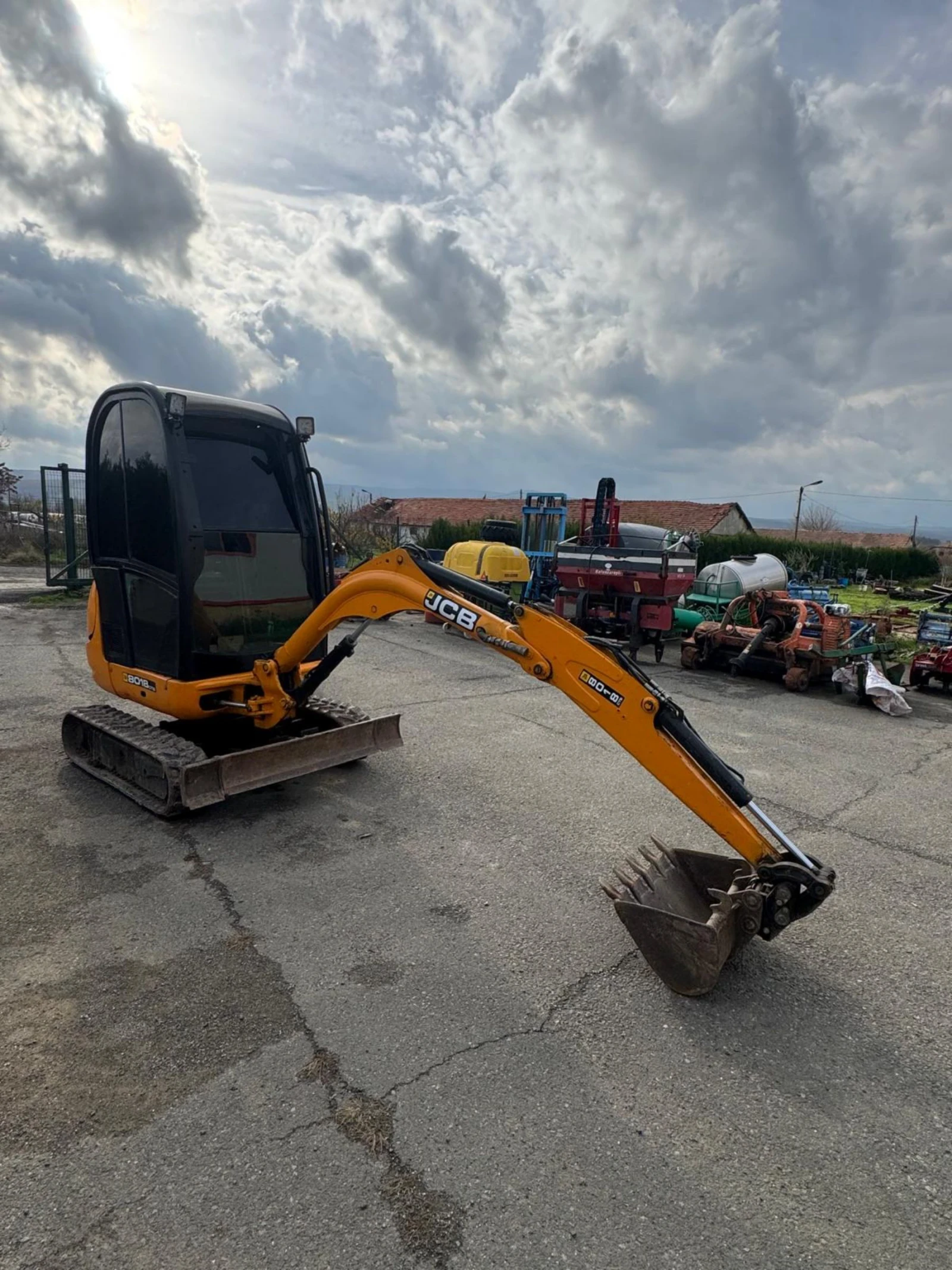 Багер JCB C 8018 - изображение 3