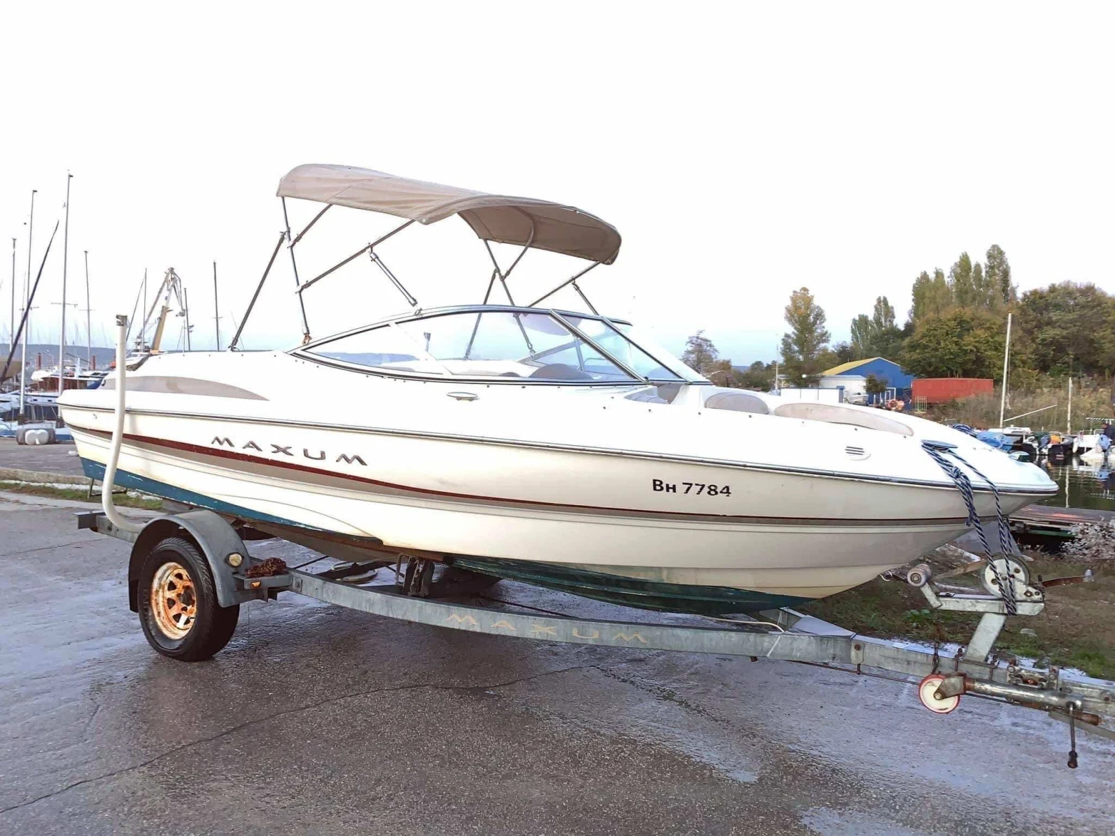 Моторна яхта Maxum 1800SR, снимка 3 - Воден транспорт - 54240840