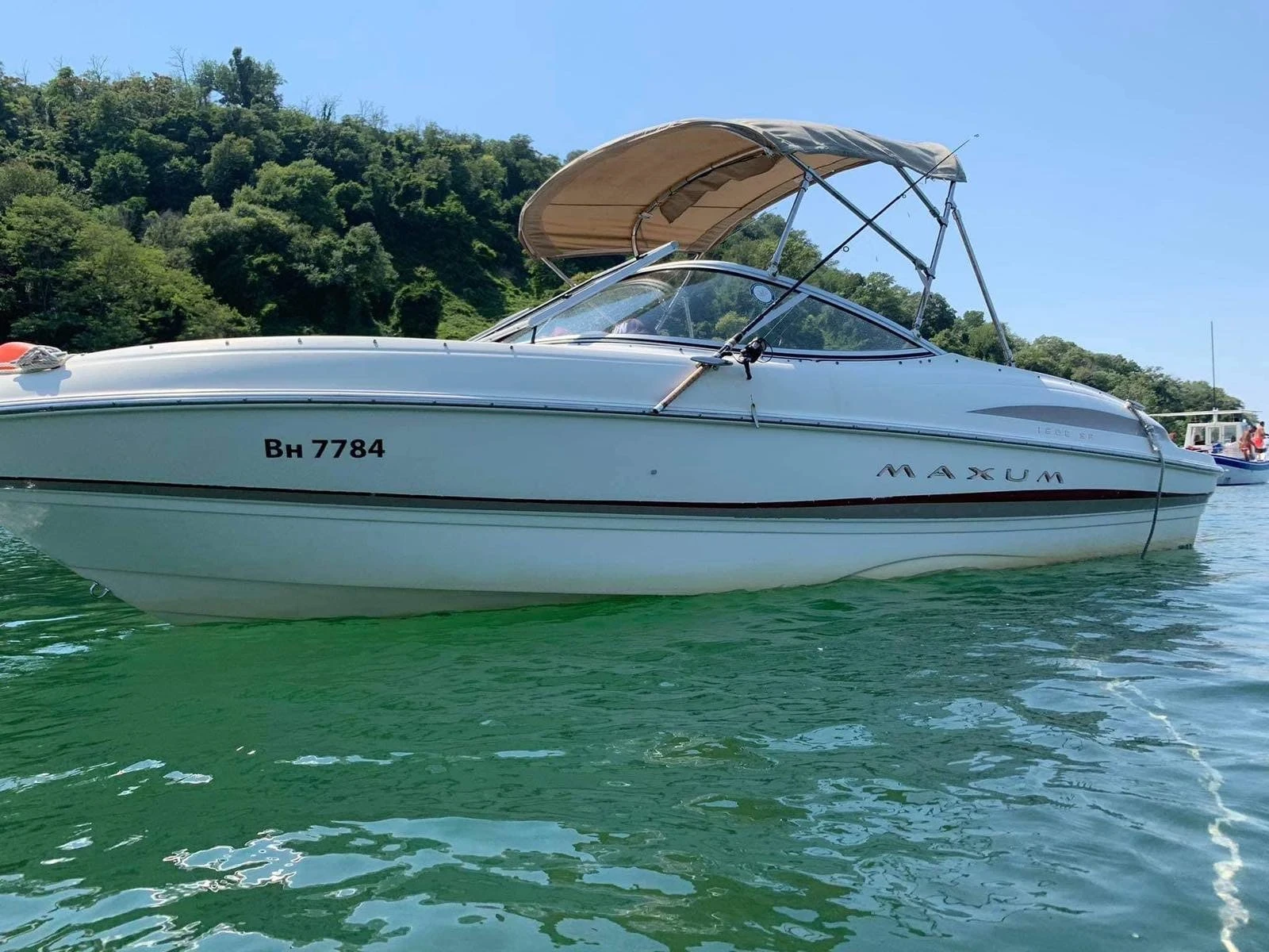 Моторна яхта Maxum 1800SR