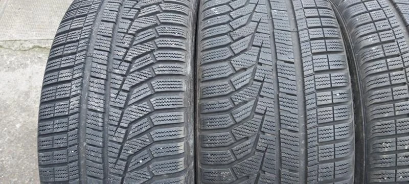 Гуми Зимни 245/45R18, снимка 2 - Гуми и джанти - 30950453