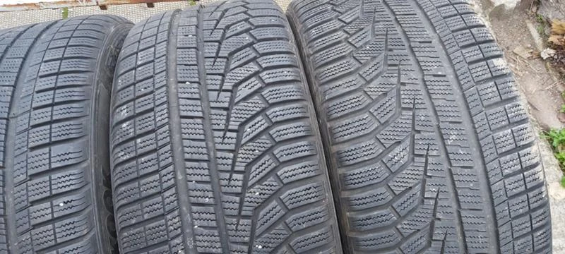 Гуми Зимни 245/45R18, снимка 3 - Гуми и джанти - 30950453