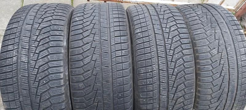 Гуми Зимни 245/45R18, снимка 1 - Гуми и джанти - 30950453