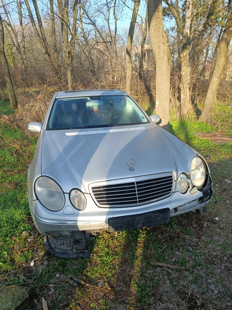 Mercedes-Benz E 220, снимка 3 - Автомобили и джипове - 48595058