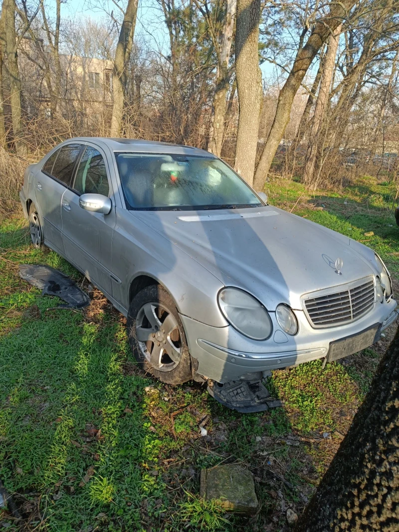 Mercedes-Benz E 220, снимка 1 - Автомобили и джипове - 48595058