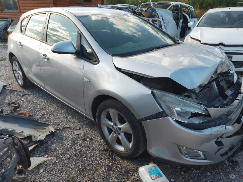 Opel Astra 1.4i A14XER, снимка 7 - Автомобили и джипове - 51770855