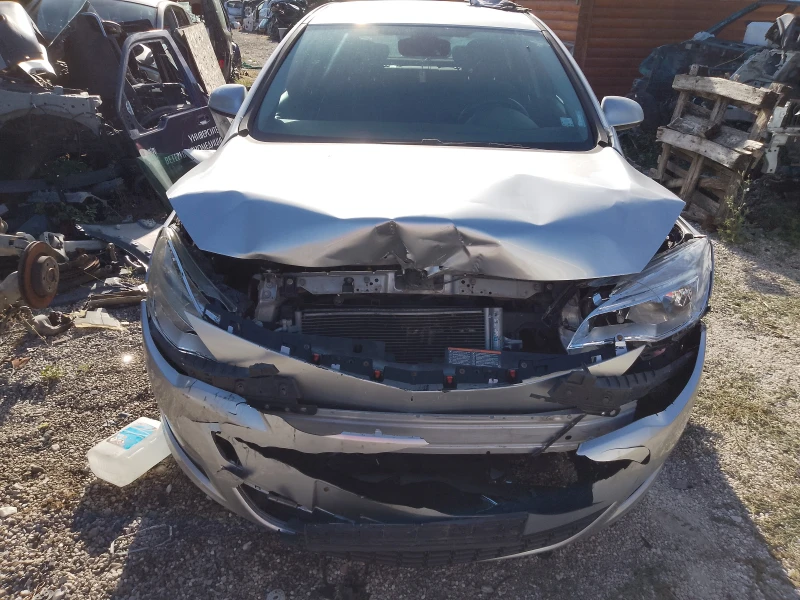 Opel Astra 1.4i A14XER, снимка 4 - Автомобили и джипове - 51770855