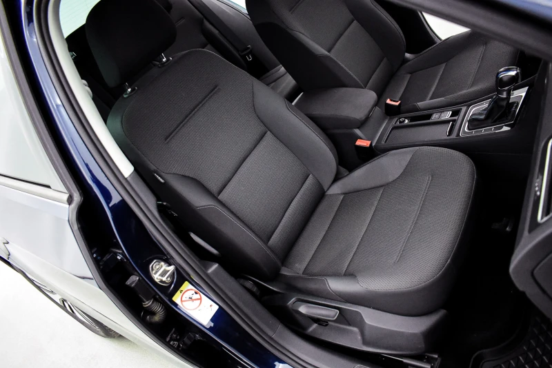 VW Golf Electric 36 KW/H, снимка 16 - Автомобили и джипове - 52580654