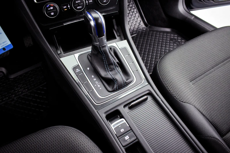 VW Golf Electric 36 KW/H, снимка 13 - Автомобили и джипове - 52580654