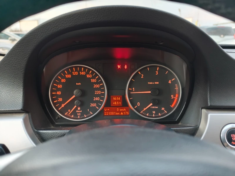 BMW 320 2.0D СЕДАН, снимка 15 - Автомобили и джипове - 52978759