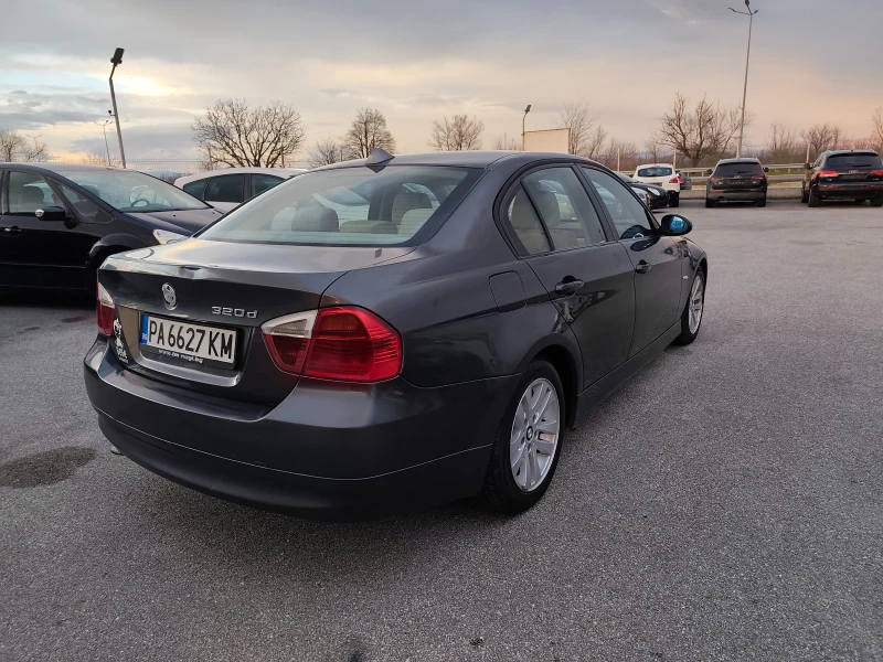 BMW 320 2.0D СЕДАН, снимка 3 - Автомобили и джипове - 52978759