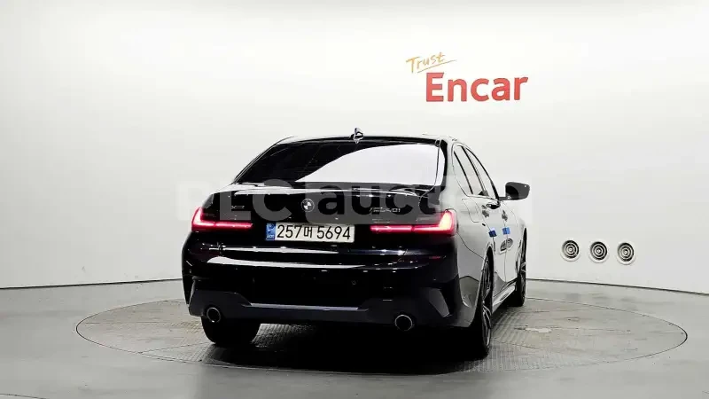 BMW 330 HEAD-UP* NIGHT VISION* АЛКАНТАРА* ПАНОРАМА* , снимка 4 - Автомобили и джипове - 55000549