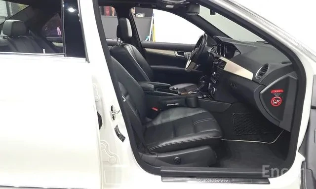 Mercedes-Benz C 200 * АВТОКРЕДИТ БЕЗ ПЪРВОНАЧАЛНА ВНОСКА, снимка 11 - Автомобили и джипове - 55473212