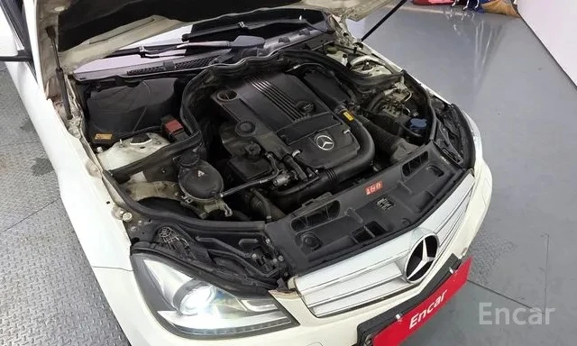 Mercedes-Benz C 200 * АВТОКРЕДИТ БЕЗ ПЪРВОНАЧАЛНА ВНОСКА, снимка 8 - Автомобили и джипове - 55473212