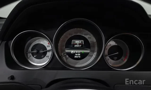 Mercedes-Benz C 200 * АВТОКРЕДИТ БЕЗ ПЪРВОНАЧАЛНА ВНОСКА, снимка 9 - Автомобили и джипове - 55473212