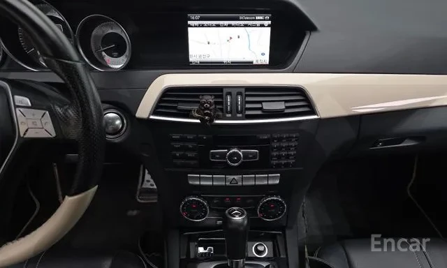 Mercedes-Benz C 200 * АВТОКРЕДИТ БЕЗ ПЪРВОНАЧАЛНА ВНОСКА, снимка 15 - Автомобили и джипове - 55473212