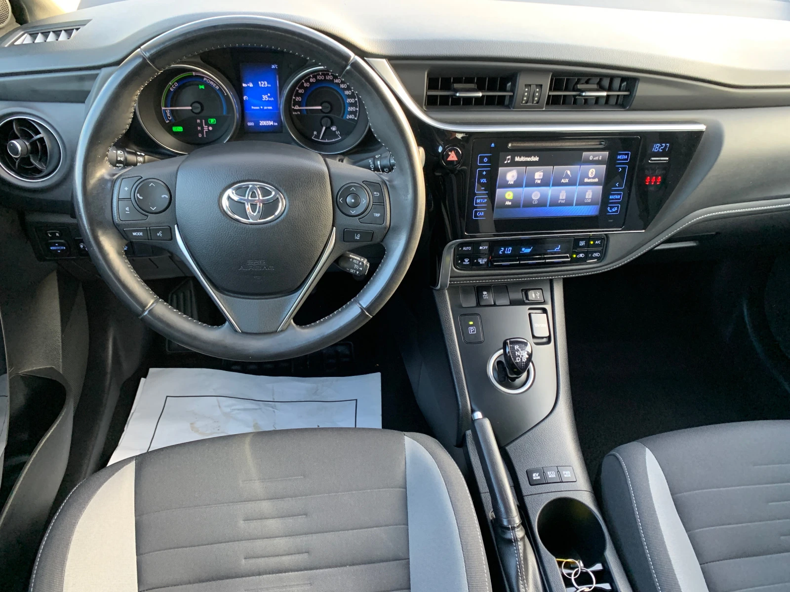 Toyota Auris 1.8-HIBRID PERFEKT euro6B - изображение 9