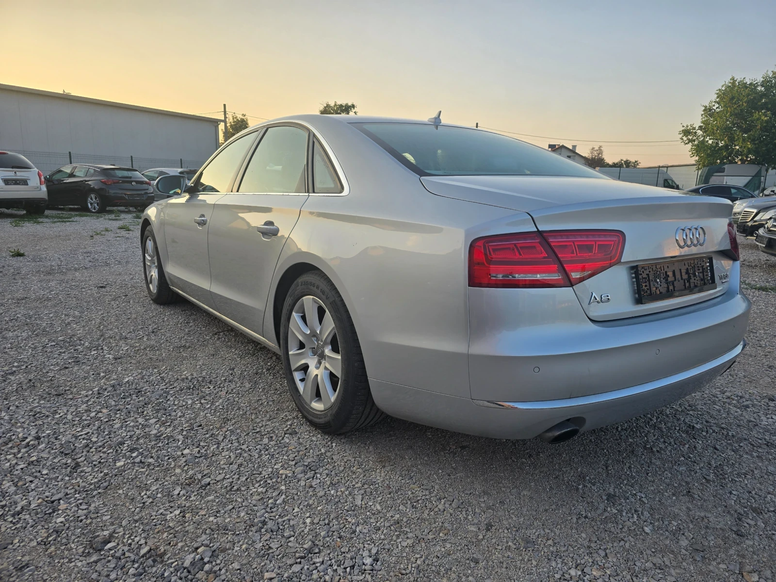 Audi A8 4.0TFSI Бензинов - изображение 5