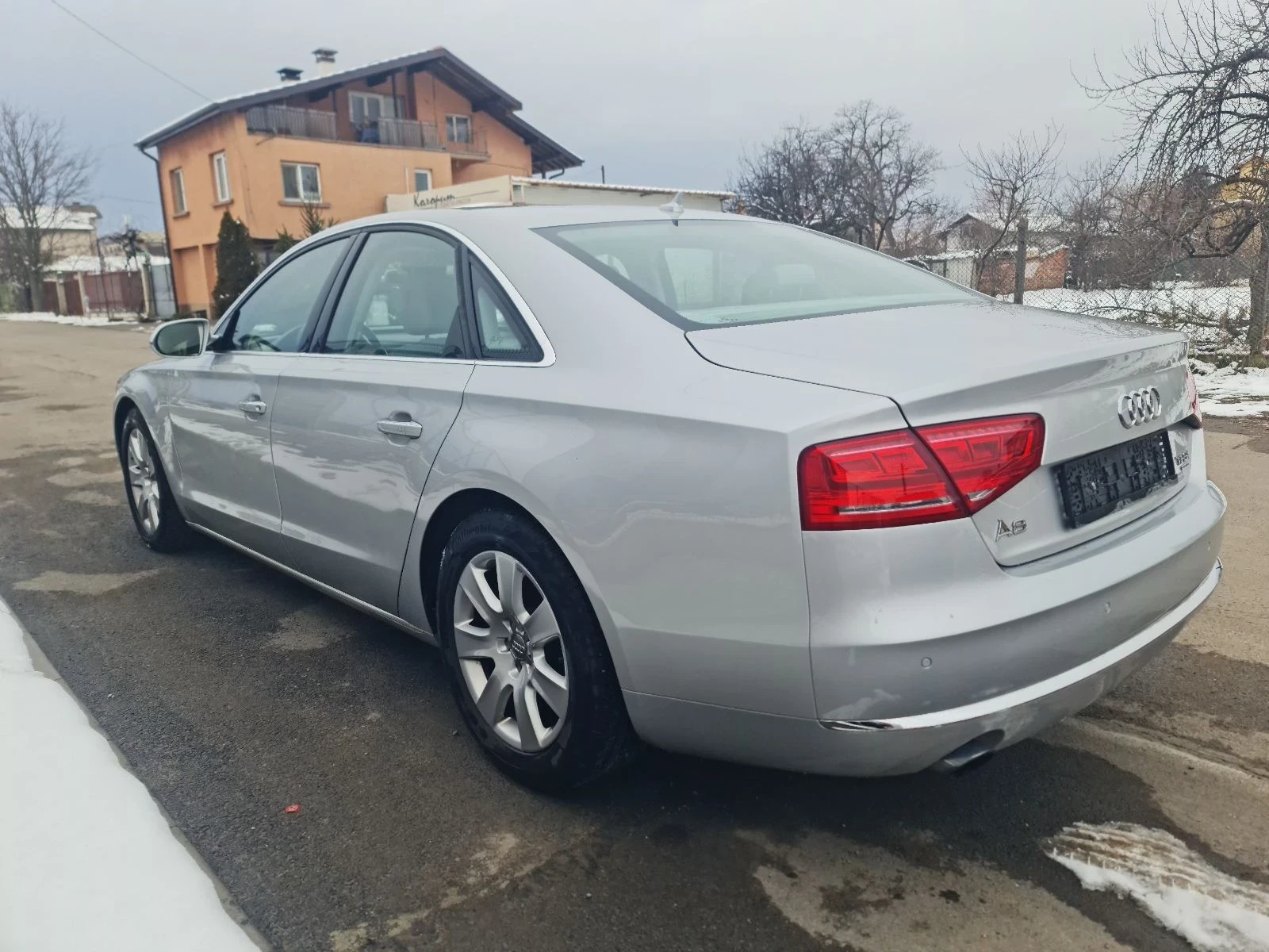 Audi A8 4.0TFSI Бензинов - изображение 3