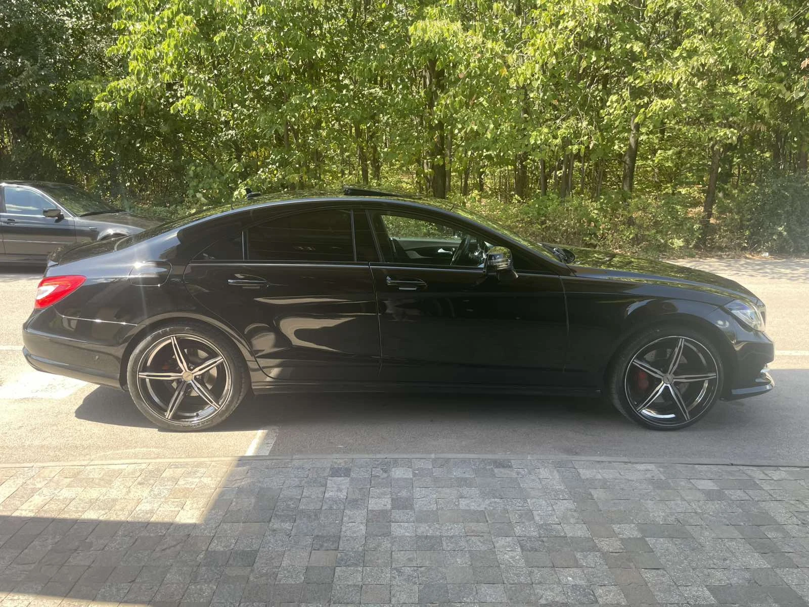 Mercedes-Benz CLS 350 AMG * 4MATIC * DISTRONIC * LED * TOP  - изображение 3